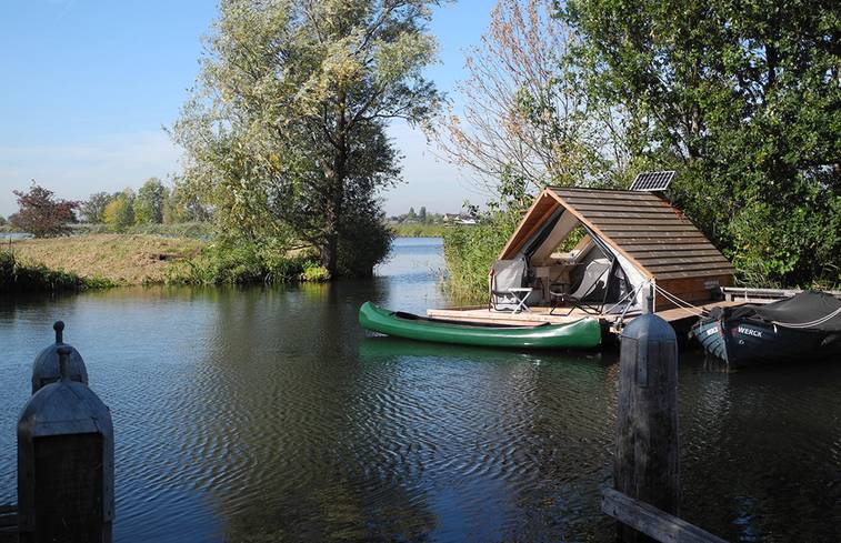 slapen in huisje op het water