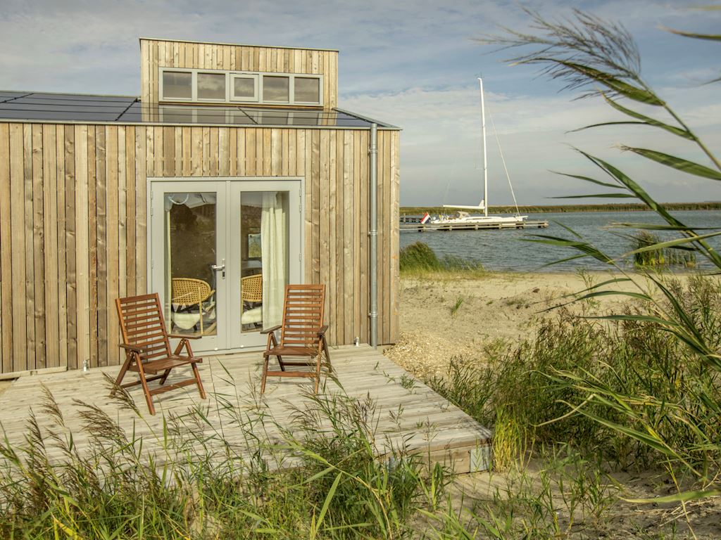 overnachten in Nederland - Sustainaway `tiny house aan het water 3