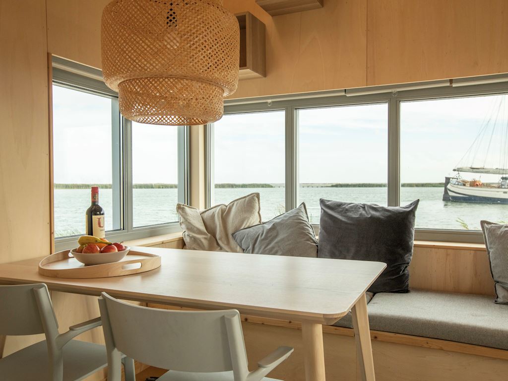 overnachten in Nederland - Sustainaway `tiny house aan het water 4